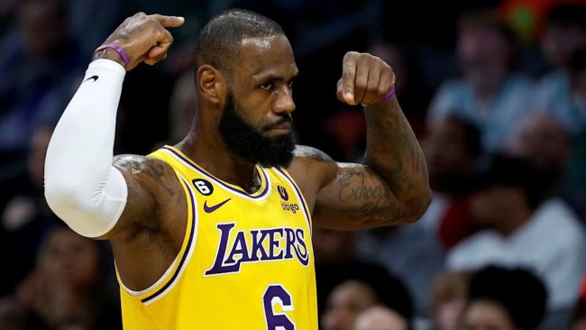 レブロン・ジェームズがトリプルダブルを達成した史上2人目の40+歳の選手に:それはどういう意味ですか?