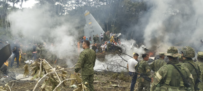 コロンビア軍用機墜落事故で66人が死亡