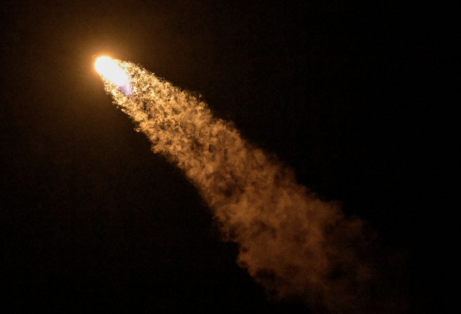 スペースX、国際宇宙ステーションへのクルー-12ミッションを打ち上げる