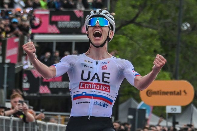 タデイ・ポガチャルはロサンゼルス後の早期引退の噂を否定しています。「このスポーツを楽しんでいます。心配はありません」