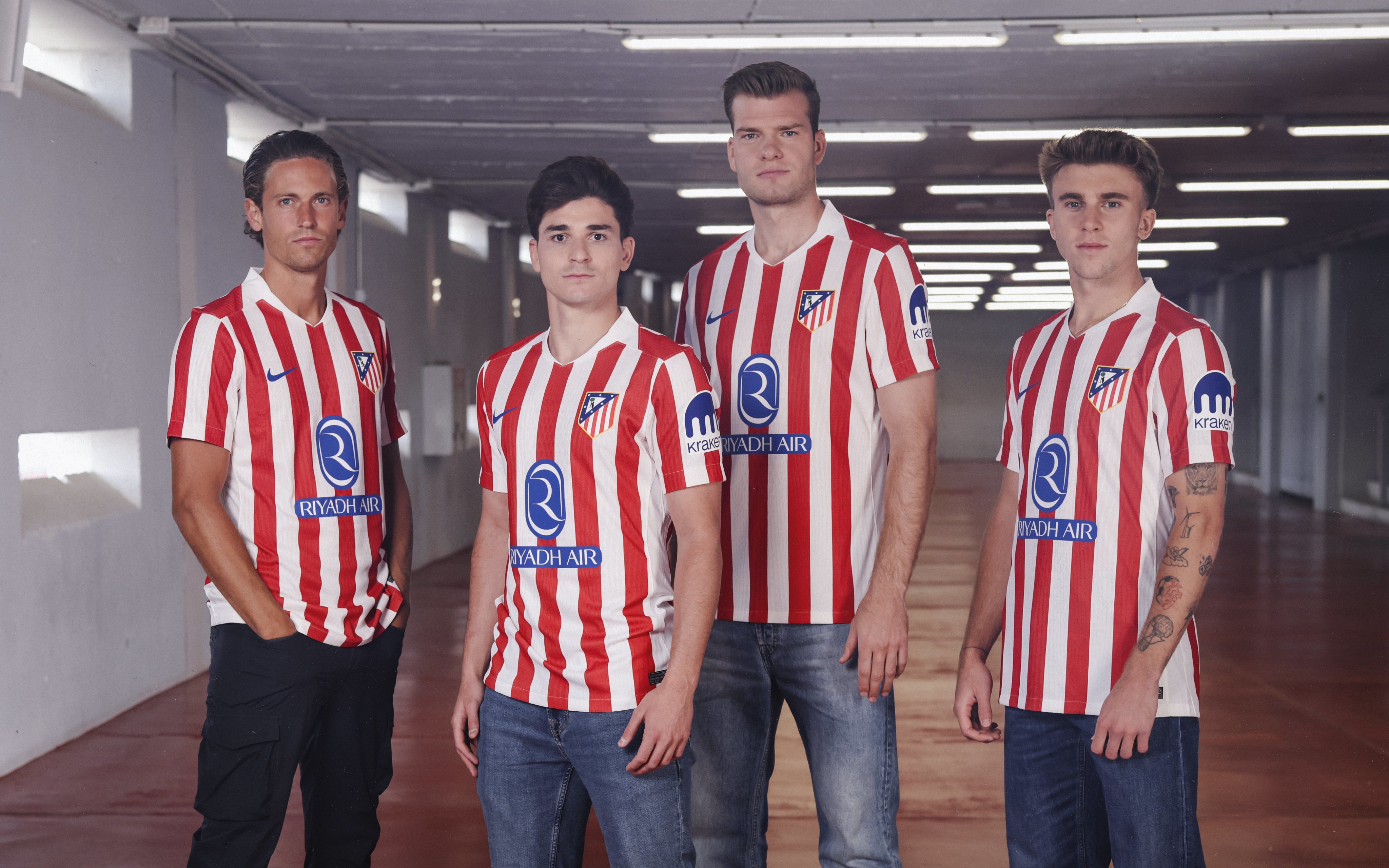 アトレティコ・マドリードが新ホームキットジャージに「我々の歴史の中