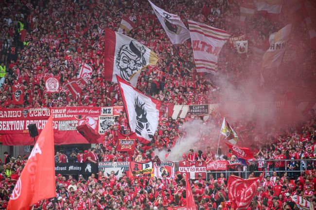 バイエルン・ミュンヘンのレジェンド、オリバー・カーンは、ブンデスリーガはプレミアリーグに比べて魅力を失っていると考えている