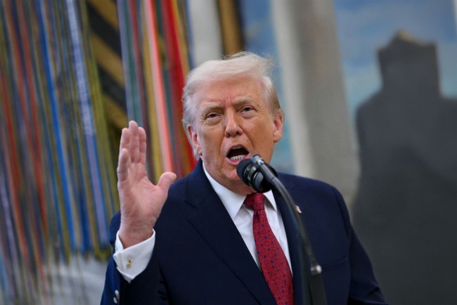 トランプ大統領が「非常に強力な軍事的選択肢」を警告した後、イランは米国との対話に前向き
