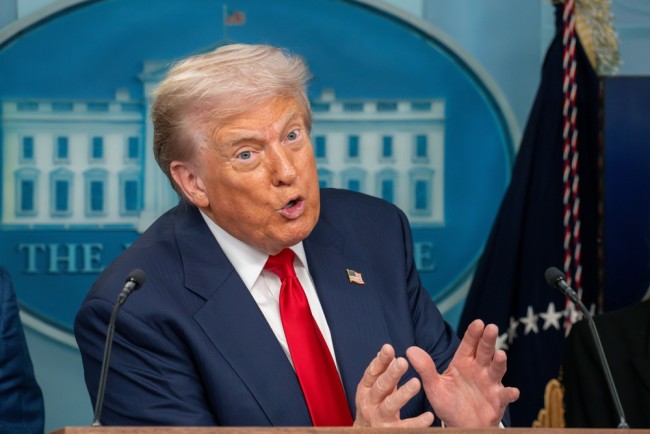 トランプはDC銃乱射事件後、「第三世界諸国」からの移民を「永久に停止」すると誓う