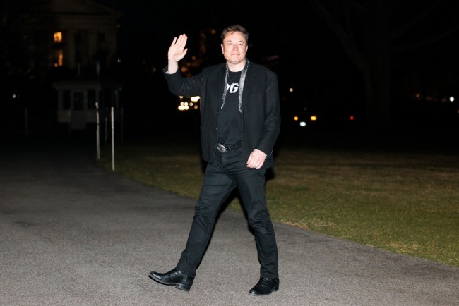 テスラ取締役会、株主に警告:イーロンマスク氏の1兆ドルの給与取引を承認さなければ、彼を失うリスクがある