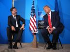 ホワイトハウスは、NATOサミット後の「パパ」トランプ発言に参加