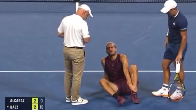 カルロス・アルカラスが足首の捻挫から回復し、東京での初戦に勝利