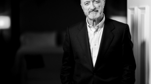 アルトゥーロ・ペレス・レベルテは、スペイン王立アカデミーがインフルエンサーに屈し、作家を無視していると非難