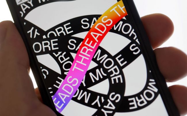 マスク効果:Xがユーザーを出血させる一方で、Threadsは飛び立つ