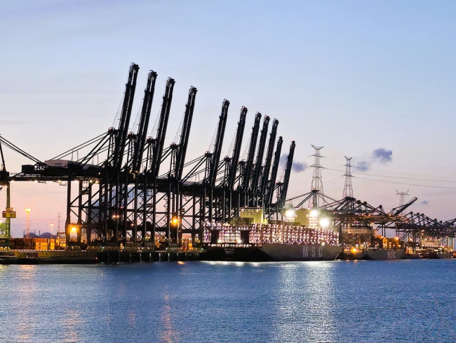 ベルギー、ドローン脅威の中でアントワープ港に防空システムを配備