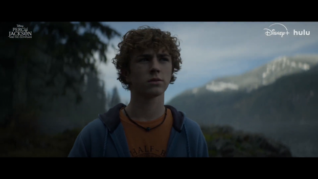 Percy Jackson and the Olympians は 12 月 10 日に Disney+ と Hulu に戻り、私たちはそれを初めて垣間見ることができます