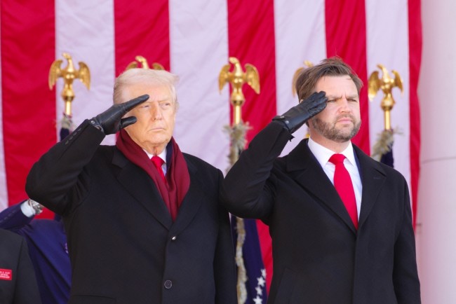 デンマークとグリーンランドはホワイトハウスに向かい、ヴァンスとの会談に向かう