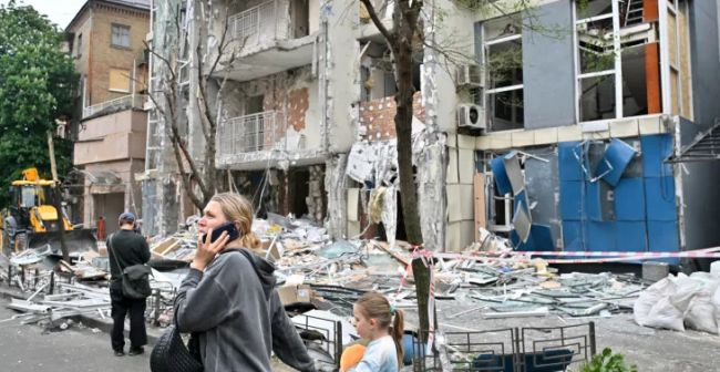 ロシアがドローンと歩兵の攻撃を強める中、ポクロフスクがウクライナの新たな前線となる