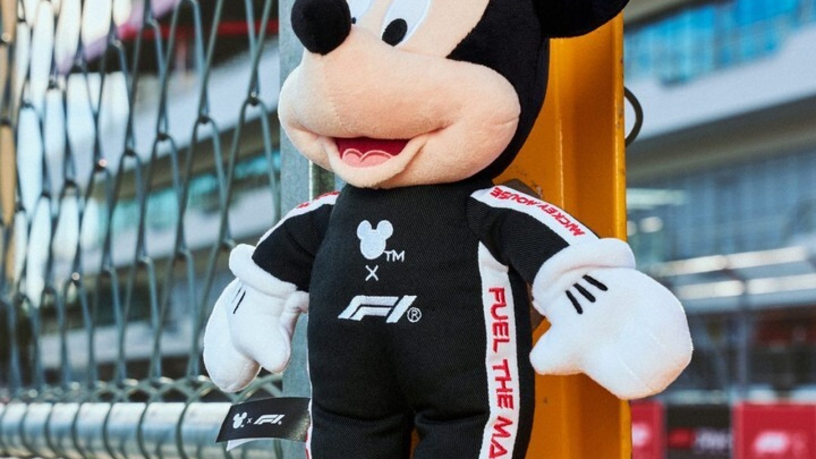 ディズニーとフォーミュラ1がウェブトゥーン、グッズ、体験との提携を