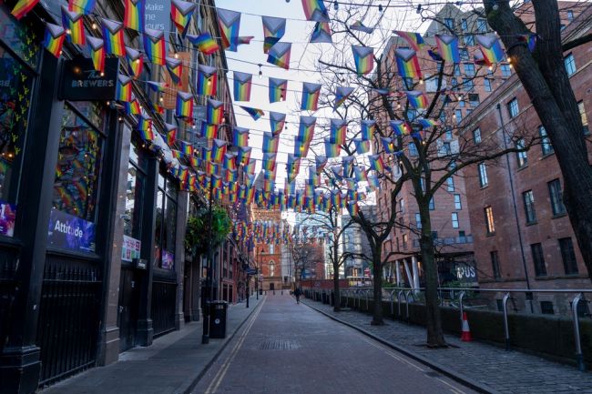 LGBTQ+の慈善団体、トランスジェンダーの権利に関する英国最高裁判所の判決を受けて行動を促す