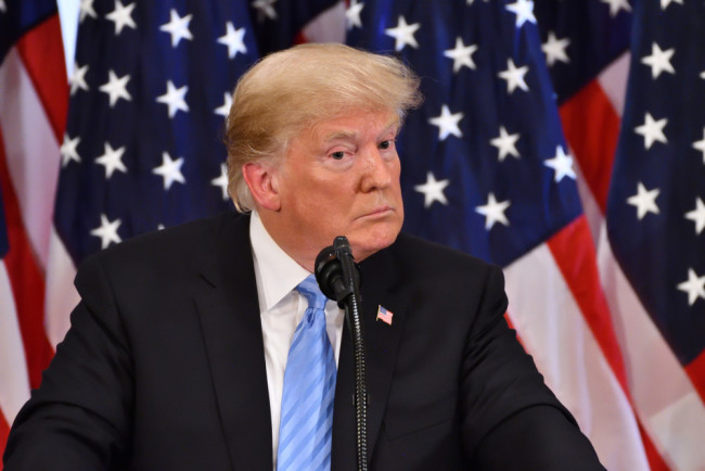 トランプ氏は、ミネアポリスでアレックス・プレッティが殺害された後、政権が「すべてを見直している」と述べています