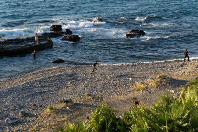 目を撃たれた難民が、2014年にスペインに渡った致命的な事件について国連に苦情を申し立てる