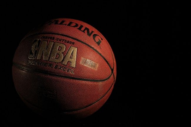 サンダー、レイカーズ、キャバリアーズがNBAのプレーオフ2ラウンドを経て最初のリードを奪いました
