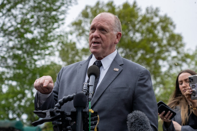 トランプ氏、緊張が高まる中、トム・ホーマン氏を「国境担当官」ミネソタ州に派遣