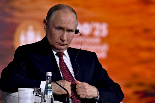 プーチンは寡頭制にロシアの防衛予算の資金提供を求めている