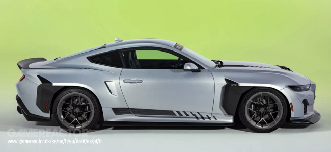 これは真新しいRTRマスタングスペック5です