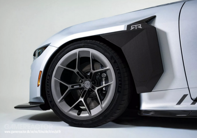 これは真新しいRTRマスタングスペック5です