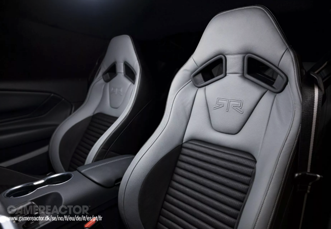 これは真新しいRTRマスタングスペック5です