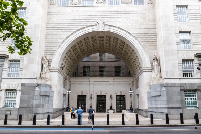 中国がLinkedInでスパイを探す、MI5が警告