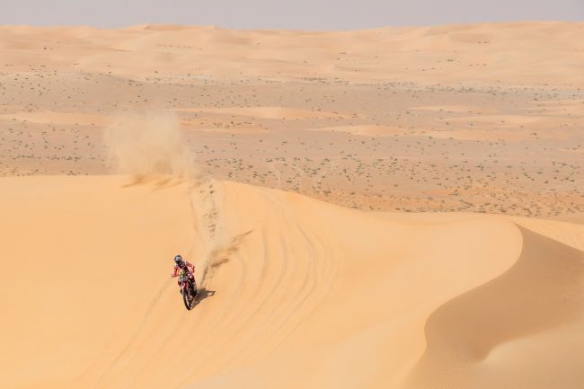ダカールラリー開幕:サウジアラビアの太陽の下での2週間の激しいレース