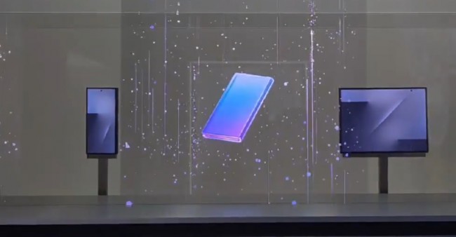 サムスンの三つ折り携帯電話が初公開