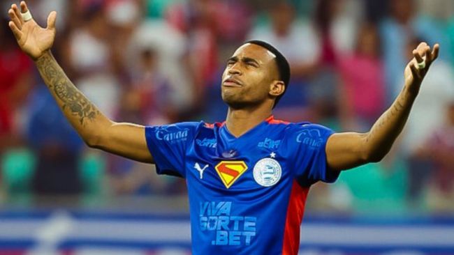 ブラジルリーグ　バイーア ブラジルのクラブ、バイーアがスーパーマンのジャージを着て2-1