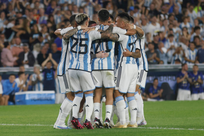アルゼンチンがエジプトとの劇的なワールドカップの試合で驚異的な逆転劇を演じる