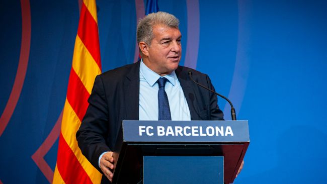 FCバルセロナの会長ジョアン・ラポルタは来月の再選を目指して辞任