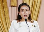 タイの首相は、リークされた通話をめぐる裁判の中で停止