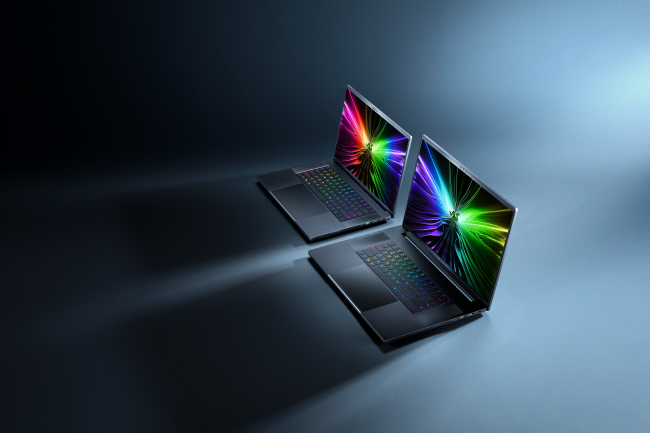 Razerが新しいゲーミングノートPCで世界初の240HzOLEDディスプレイを発売