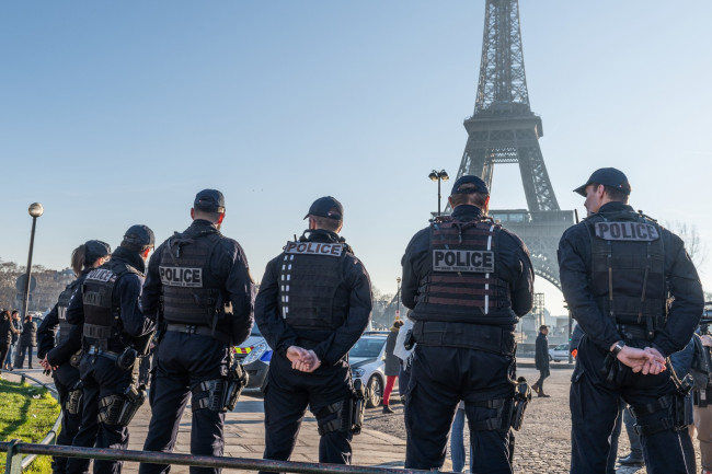 パリ警察はフランス対モロッコのワールドカップ中、騒乱を警戒してドローンを用いて街頭を監視する予定です