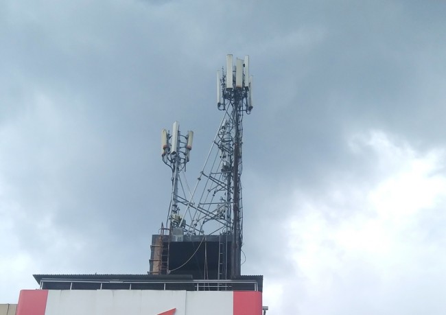 ガザは地上攻撃が激化する中、通信停電に直面している