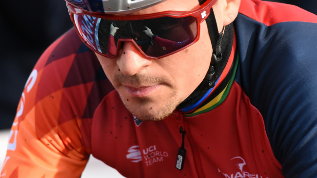 トム・ピドコックが渓谷から転落してから1か月も経たないうちに第1ステージで優勝