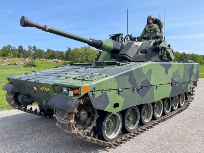 スウェーデンはノルウェー、フィンランド、リトアニアと軍用車両の買収を検討しています