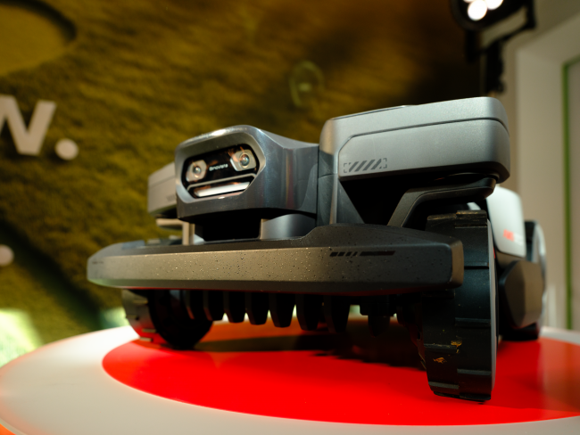 私たちは、新しいロボロック芝刈り機のラインナップを見るためにドイツに旅行しました