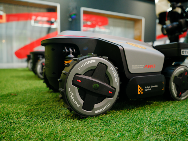 私たちは、新しいロボロック芝刈り機のラインナップを見るためにドイツに旅行しました