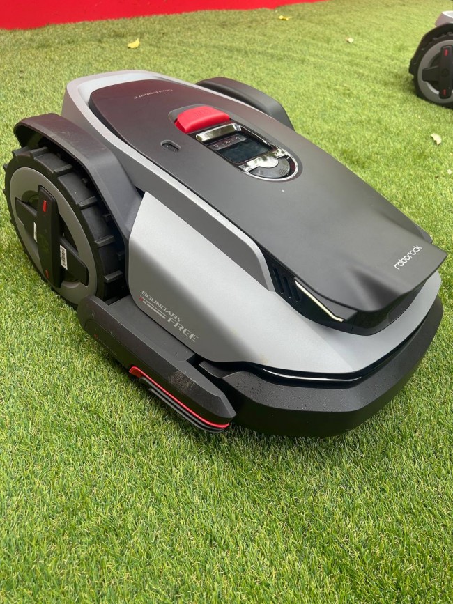 私たちは、新しいロボロック芝刈り機のラインナップを見るためにドイツに旅行しました