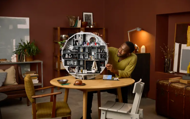 レゴが9,000ピースの巨大なデス・スター・セットを発表