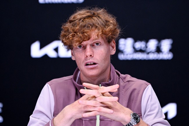 ヤニク・シナーは本日、フェリックス・オジェ・アリアシムと対戦し、ATPファイナルズタイトル防衛戦を開始する