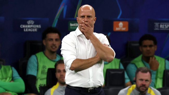 アルネ・スロットはリバプールの70年ぶりの最悪の成績にもかかわらず、「脅威にさらされていない」とされている