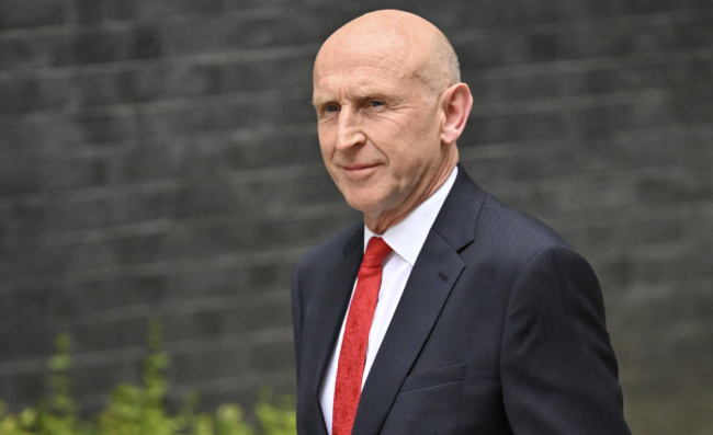 英国軍、基地付近でドローンを撃墜する新たな権限を獲得へ