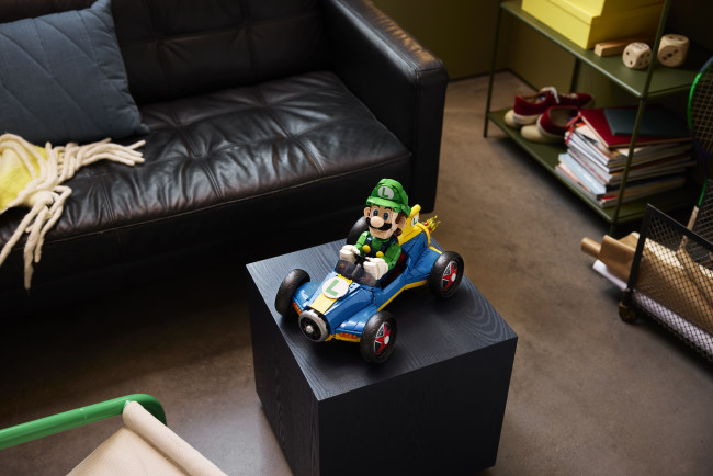 ルイージがマッハ8セットでレゴマリオカートの扱いを受ける