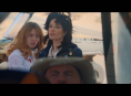 シドニー・スウィーニーは、Americana の予告編でネイティブアメリカンの工芸品を探すウェイトレスとして主演しています