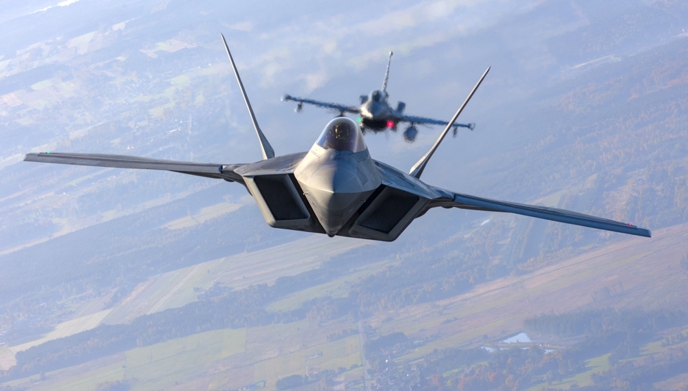 トランプは新しいF-55戦闘機とF-22のスーパーアップグレードを
