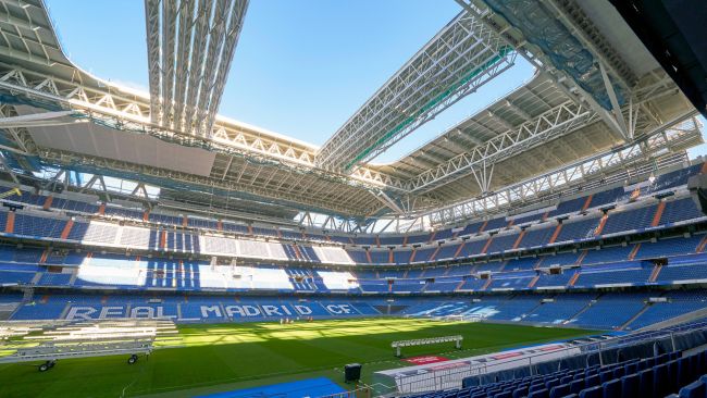 UEFAはレアル・マドリードに罰金を科し、ベルナベウのスタジアムの部分閉鎖を命じる「人種差別的および/または差別的な行動」を理由に